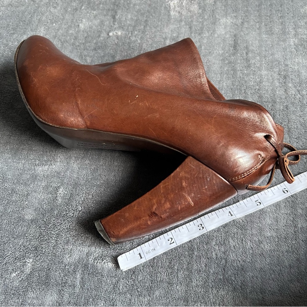 Vera Wang Lavender Leather Ankle Boots Sz 7.5 Brown Made in Italy Heels Lace - Picture 10 of 14